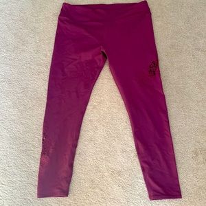 EUC Fabletics Lace Cutout Leggings